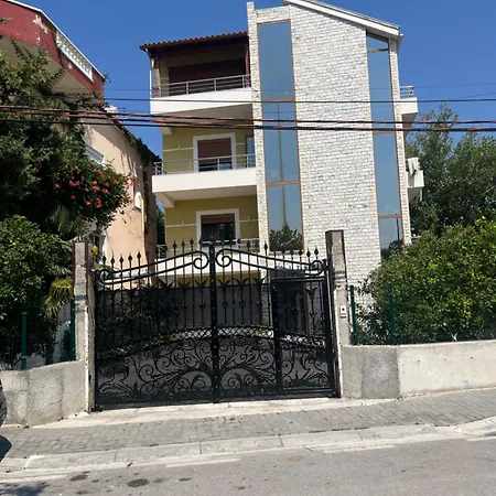 Alvin Tarrace Casa de Férias Vlorë